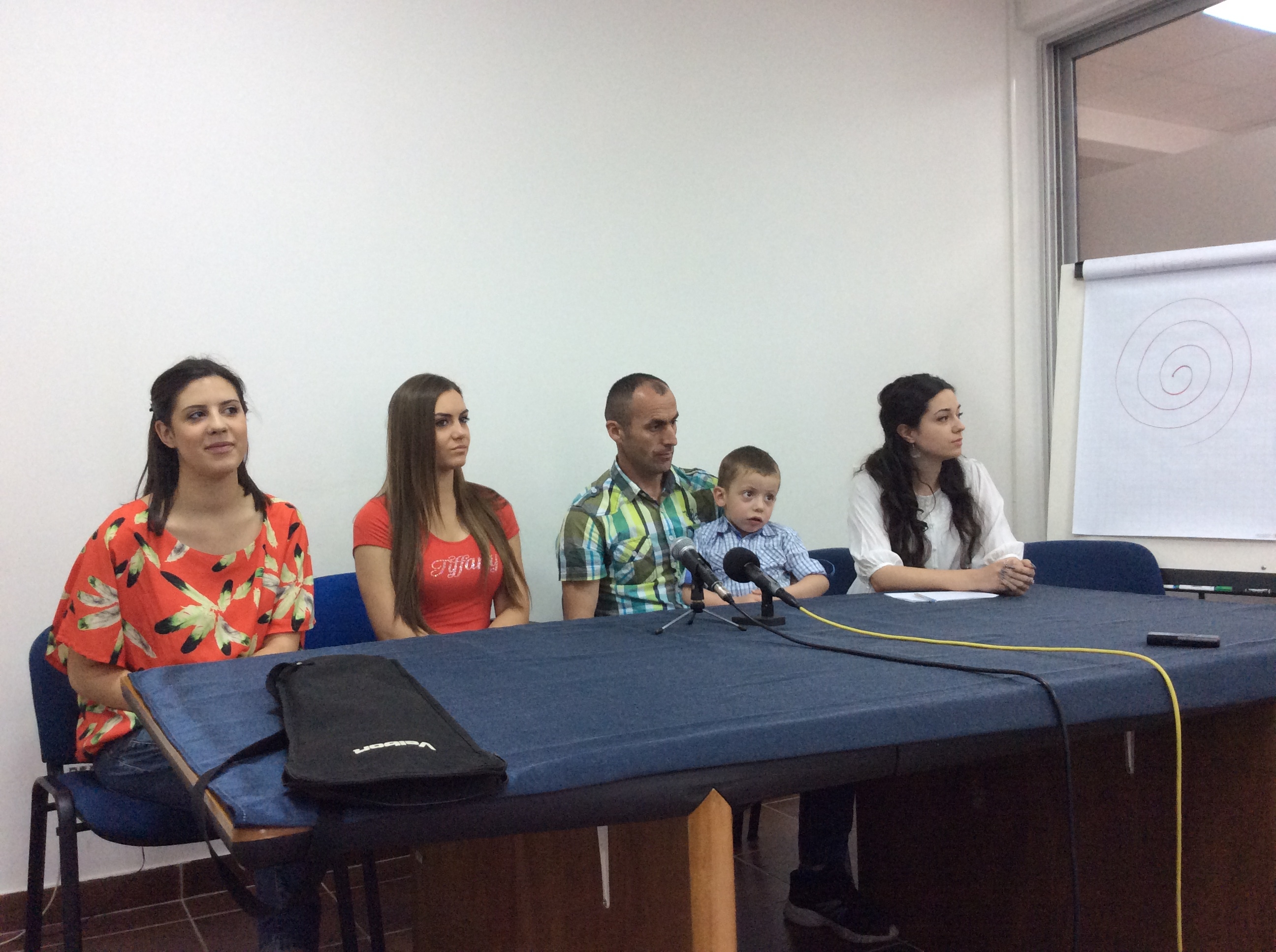 Marko i Perica Vujović sa organizatorima izložbe Foto--URP