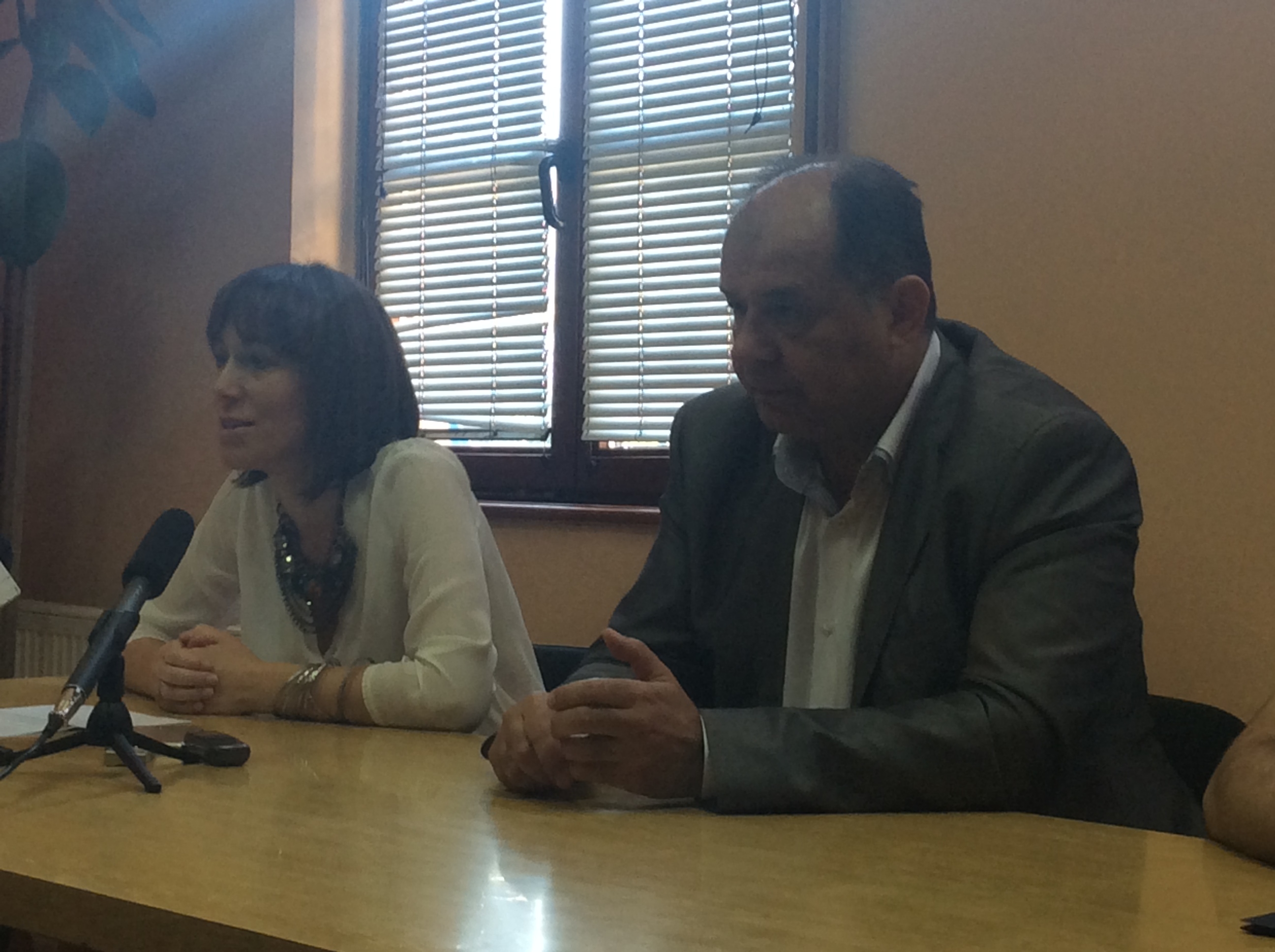 Marica Lazović, defektolog, Tihomir Petković, gradonačelnik Užica i Čedomir Cicović, PR Udruženja dečje i cerebralne paralize Foto--URP