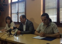 Marica Lazović, defektolog, Tihomir Petković, gradonačelnik Užica i Čedomir Cicović, Udruženje dečje i cerebralne paralize Foto--URP