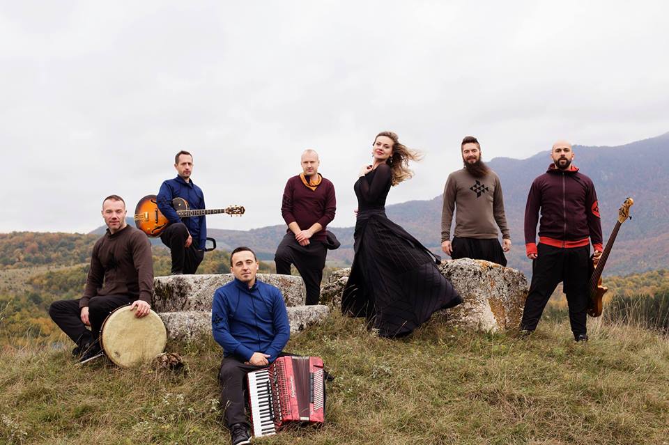 Divanhana, neguje tradicionalnu muziku Balkana sa akcentom na sevdalinkama