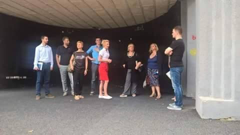 Rukovdstvo i zaposleni GKC-a sa predstavnicima Ministarstva kulture na bini koju je neophodno rekonstruisati Foto--GKC