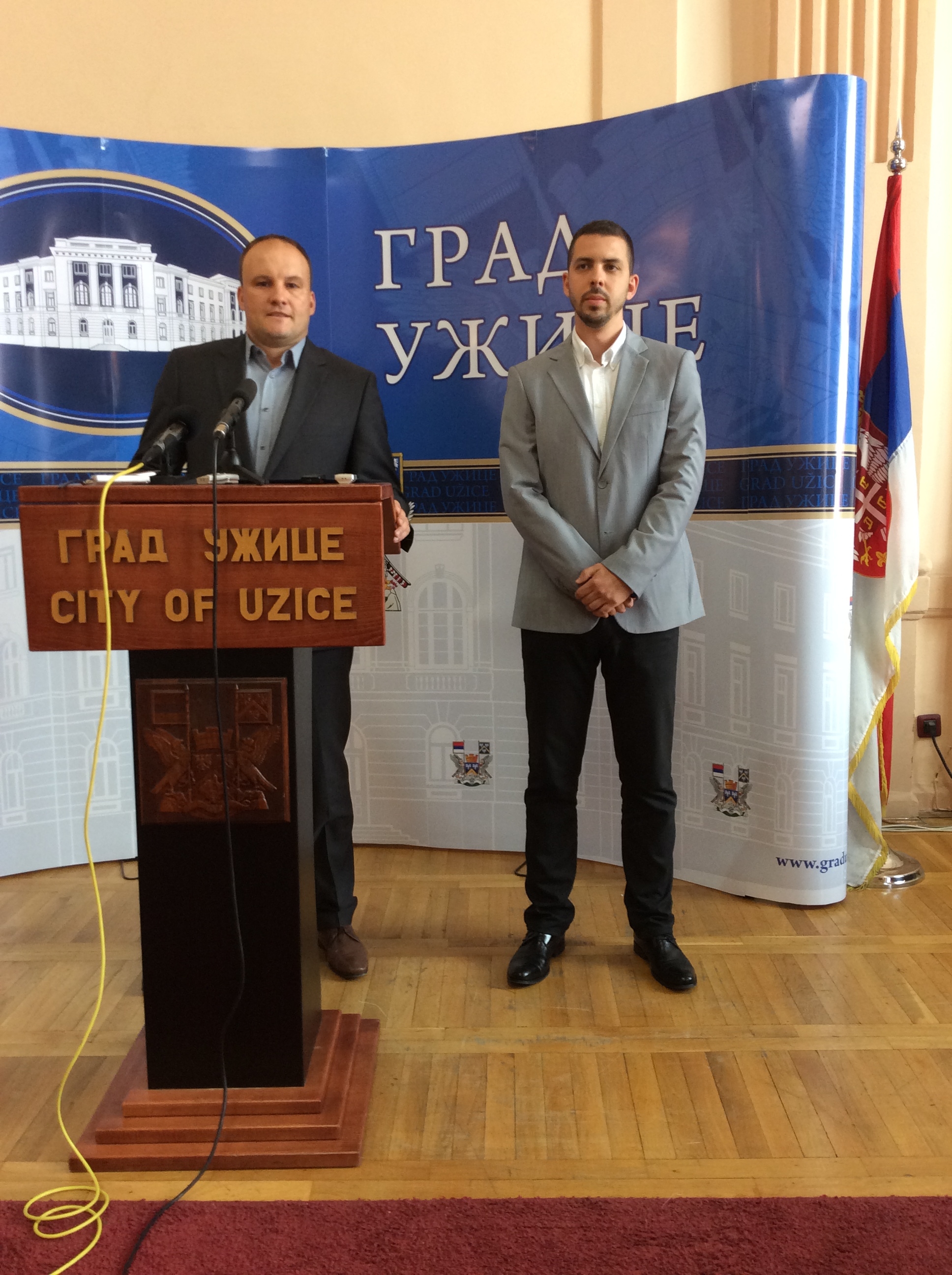 Nemanja Nešić, pomoćnik gradonačelnika (za govornicom) i Petar Blagojević, član Gradskog veća Foto--URP