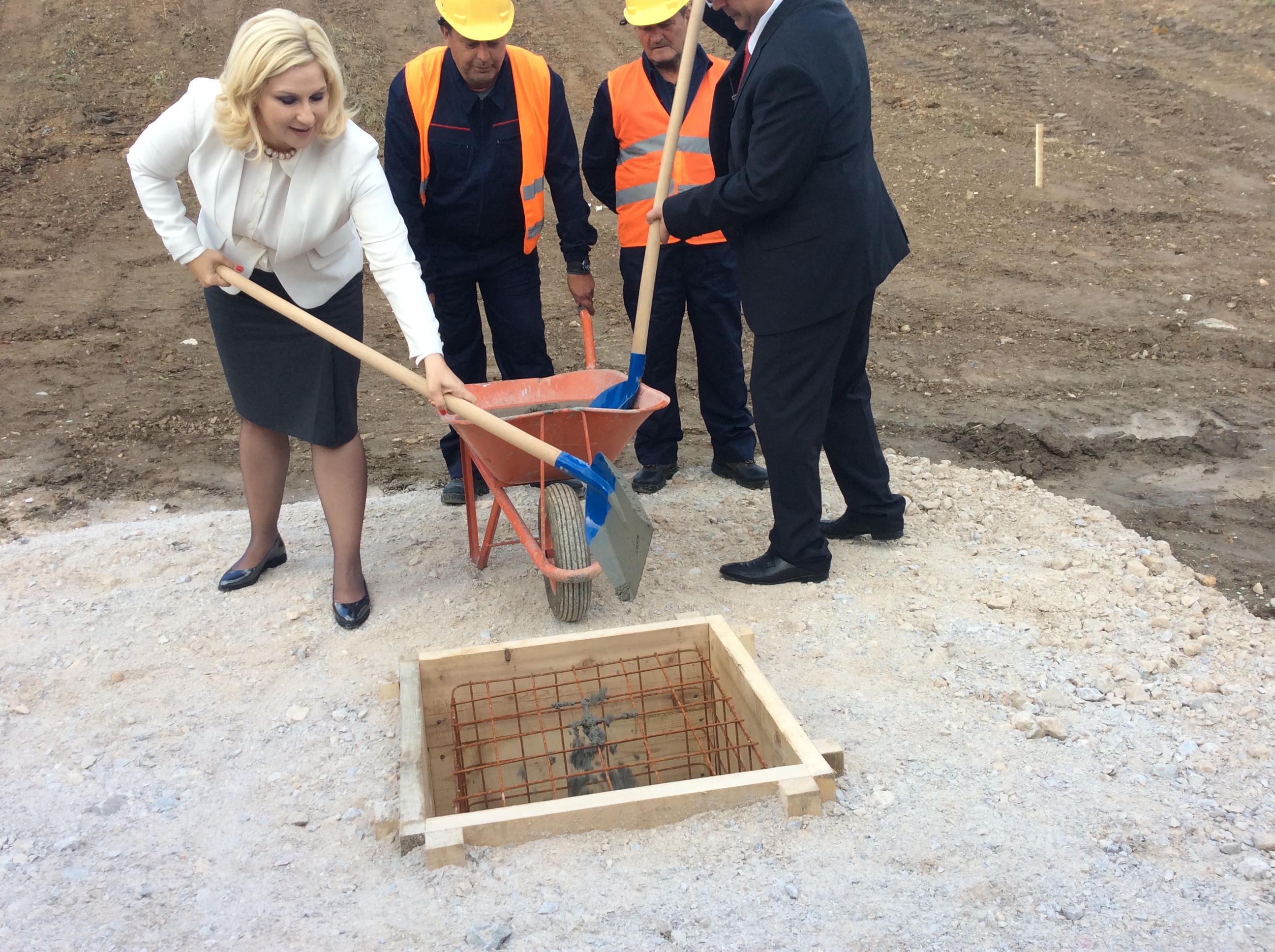 Zorana Mihailović, simbolično je označila početak radova na rekonstrukciji i dogradnji Fabrike vode na Cerovića brdu Foto--URP