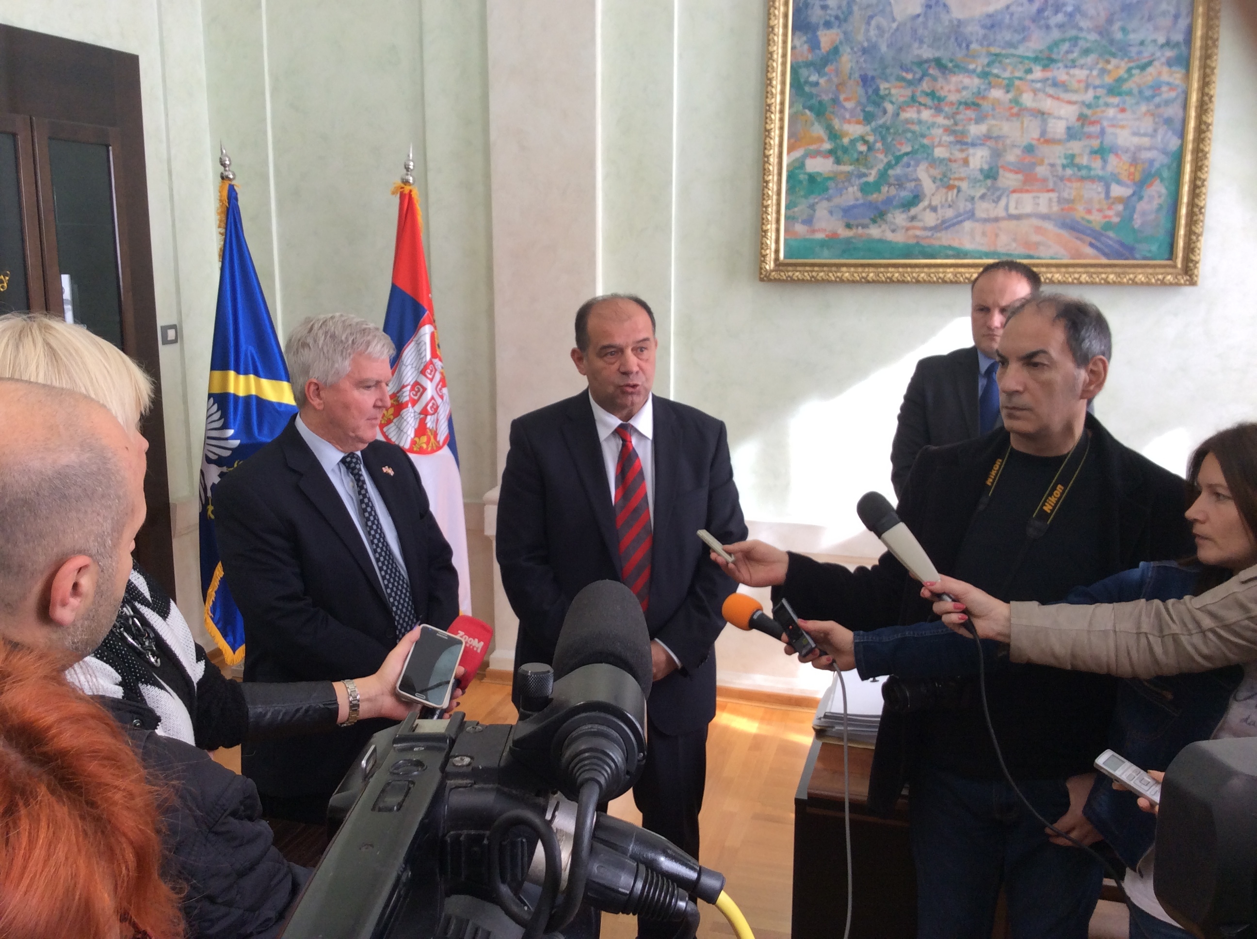 Kajl Skat, ambasador SAD u Srbiji i Tihomir Petković, gradonačelnik Užica Foto--URP