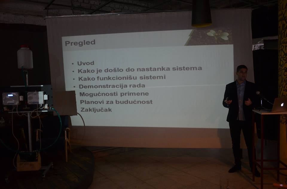 Lazar Jovanović, demonstrirao je SMS navodnjavanje 22. oktobra na konferenciji Web West Wekkend u Užicu Foto--C.N.