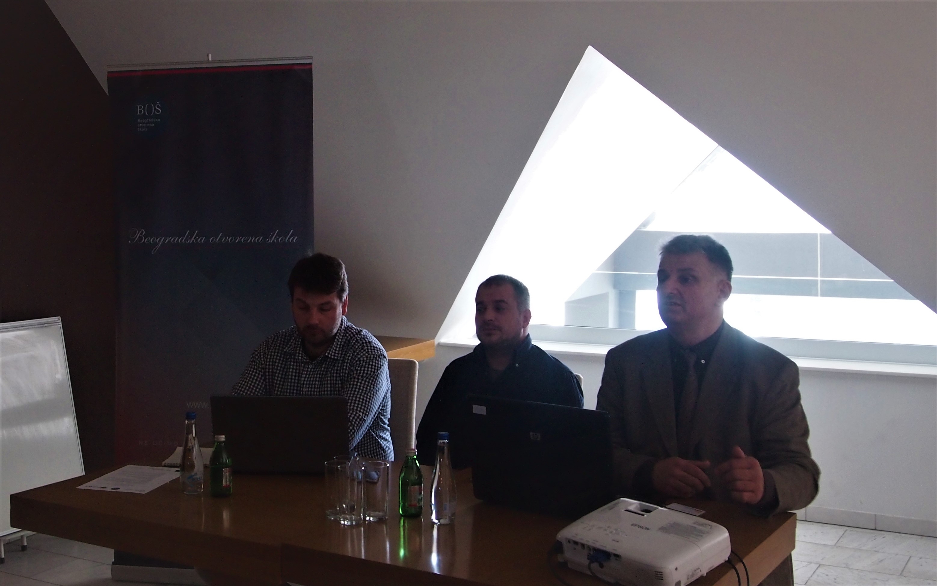 Stevan Petrović (u sredini) predstavnik Beogradske otvorene škole govorio je u ime organizatora skupa u Sjenici Foto--BOŠ