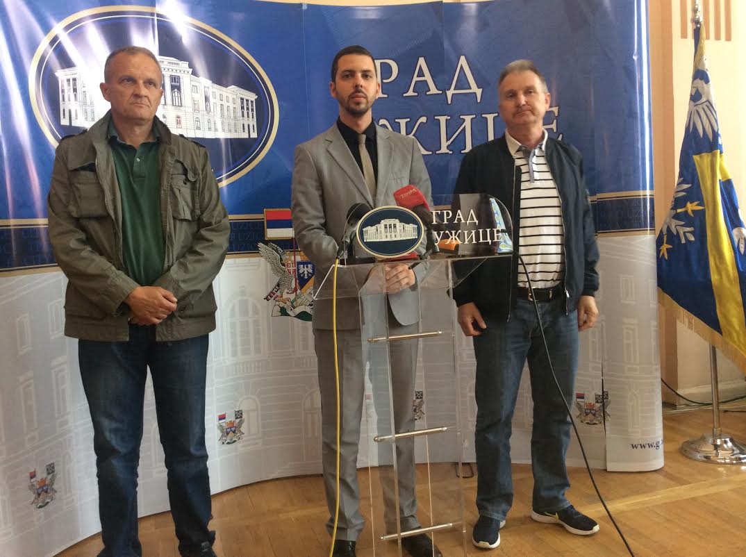 Nenad Milivojevi', predsednik biciklisti;kog kluba Era, Petar Blagojević, član Gradskog veća i Perica Gogić, predsednik sindikata Impol Seval-a (s leva na desno) Foto--URP