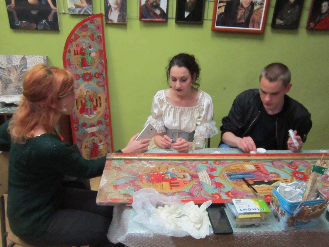 Jelena Janjić priprema ikonu iz crkve u Kaoni za konzervaciju Foto--S.B.