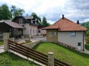 U Gostinici, na Beloj zemlji i u Zlakusi najlepša dvorišta