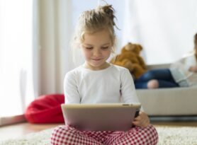 Deca sve ranije koriste digitalne uređaje