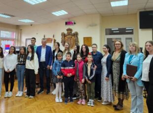 Opština Čajetina nagradila učenike za rezultate na republičkim takmičenjima