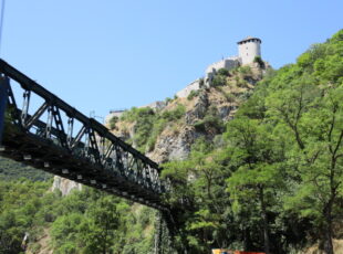 Oko 20 učesnika na tradicionalnim skokovima u vodu sa starog železničkog mosta