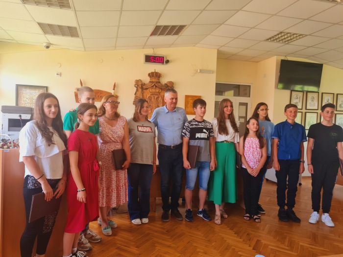 Opština Čajetina dodelila priznanja najboljim učenicima