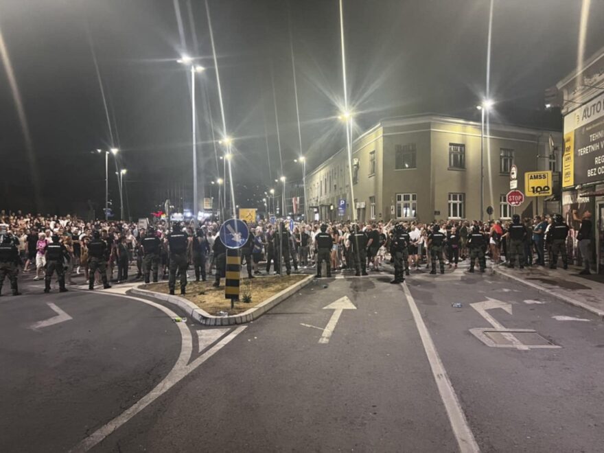 „9 sati protesta za 9 uhapšenih“