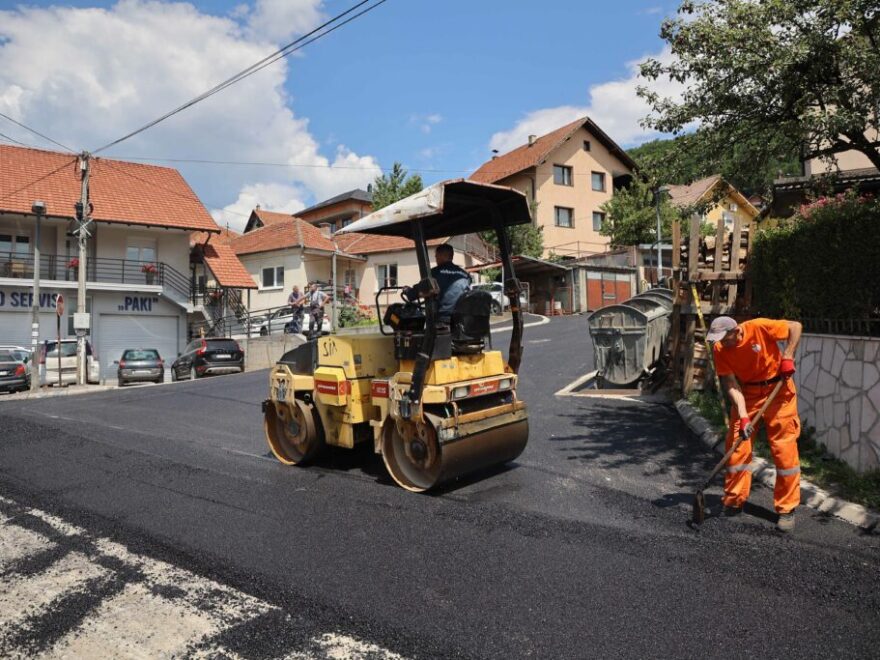 Asfaltiranje na nekoliko lokacija