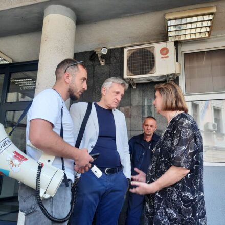 Sedmorica uhapšenih demonstranata puštena na slobodu, za dvojicu određen kućni pritvor