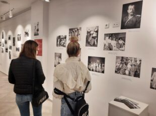 U Galeriji Kulturnog centra na Zlatiboru otvorena izložba “U susret Ruskom caru. Romanovi – carsko služenje”