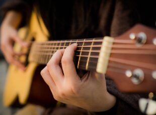 Afirmacija mladih izvođača akustične muzike u Novom Sadu