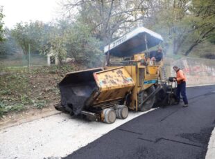 Asfaltiranjem se završava kompletna rekonstrukcija Ulice Braće Čolića