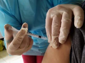Ko i kada treb da primi drugu buster dozu vakcine protiv COVID 19