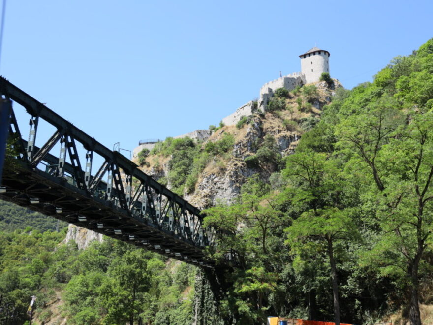 Oko 20 učesnika na tradicionalnim skokovima u vodu sa starog železničkog mosta
