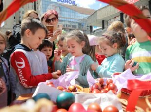 “Hristos vaskrse Srbijo” po 12. put na Gradskom trgu