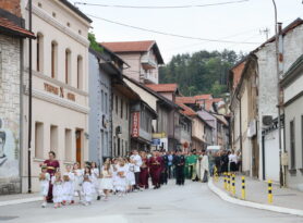 Grad i Crkvena opština Užice slave Trojice, svečana litija prošla ulicama grada