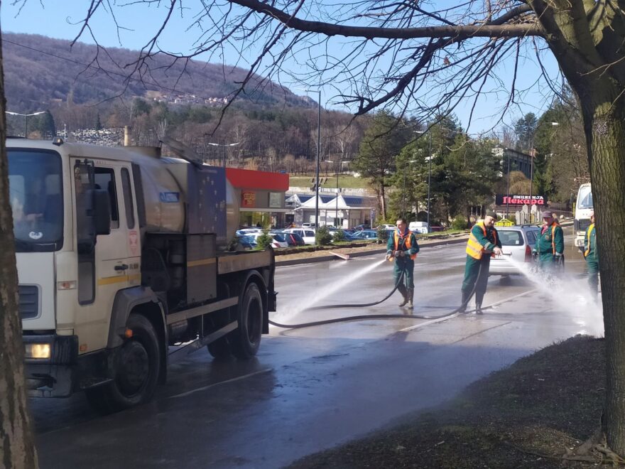 Počelo čišćenje i pranje ulica, uskoro sa radom kreće i asfaltna baza