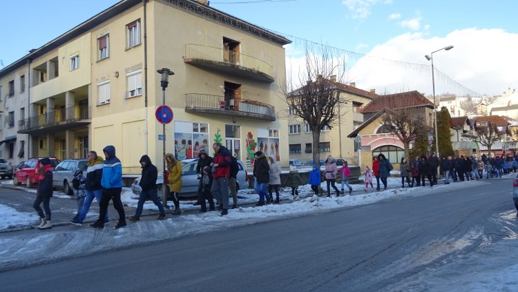 Roditelji u Sevojnu i danas protestuju jer su ostali bez pedijatra