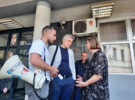 Sedmorica uhapšenih demonstranata puštena na slobodu, za dvojicu određen kućni pritvor