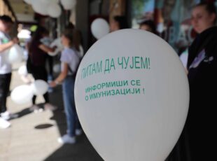 “Pitam da čujem” akcija užičkih studenata u cilju podizanja svesti o vakcinaciji protiv Kovida 19