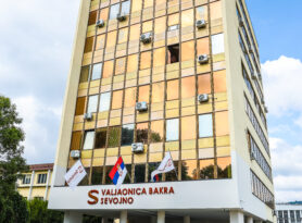 75 poklon paketa deci do 10 godina starosti