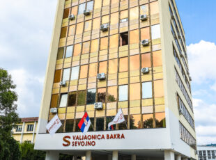 75 poklon paketa deci do 10 godina starosti